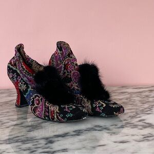 Vintage Embellished Paisley Crepe Heeled Shoes with Fur Trim by ‘BACI’ size 9